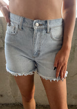 Load image into Gallery viewer, Cello High Rise Mom Short - Light Denim

